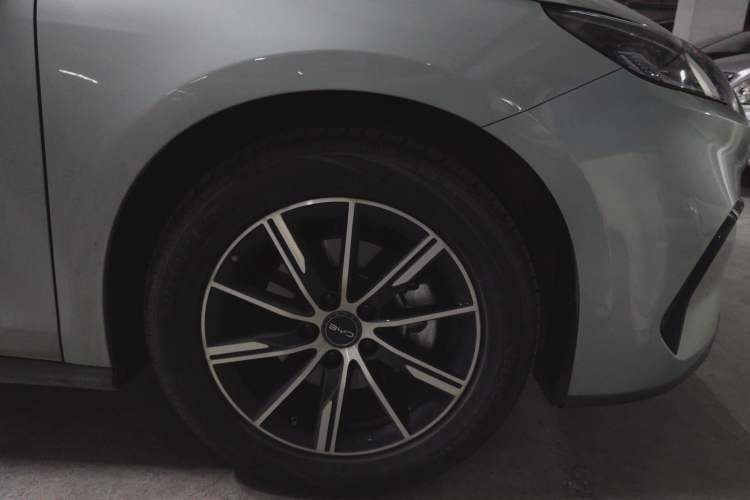 Used BYD Seal 06 New Energy 2024 DM-i 80KM Prestige Model Right Front Wheel Hub