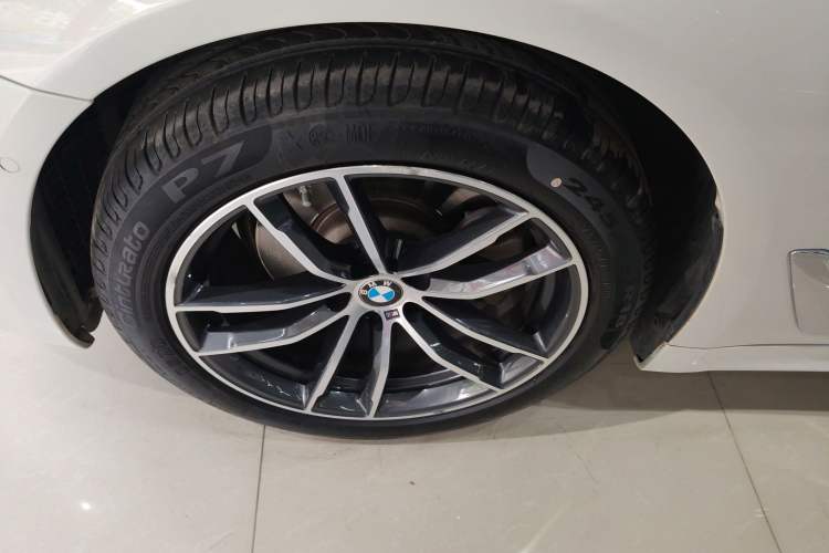 Used BMW 5 Series 2021 525Li M Sport Package Left Front Wheel Hub