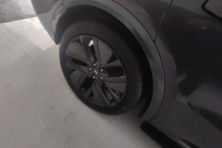 Used Li Auto L9 2022 Max model Right Rear Wheel Hub