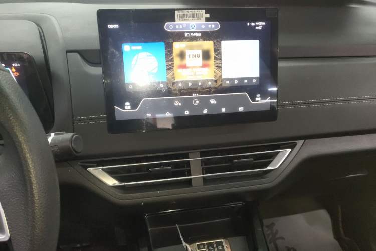 Used BYD Yuan New Energy 2019 EV535 Smart Connect Trendsetting Model Audio And AC Panel