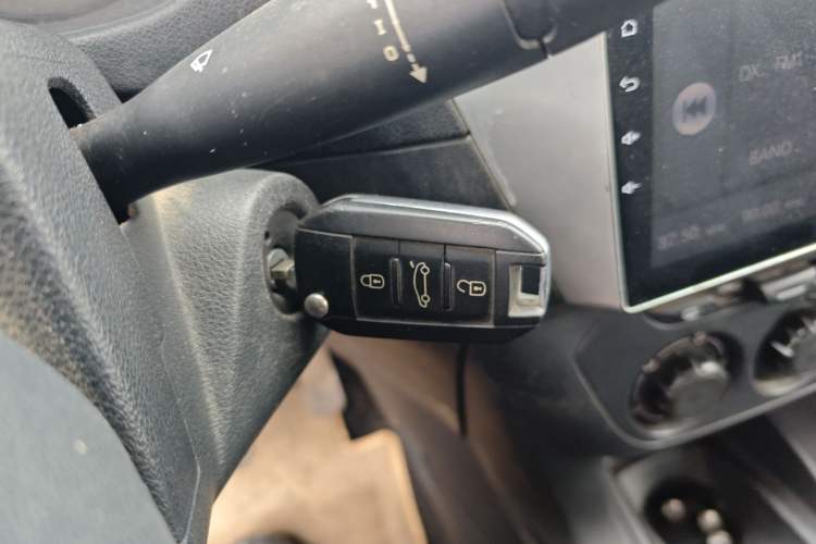 Used Peugeot 301 2014 1.6L Manual Comfort Edition
