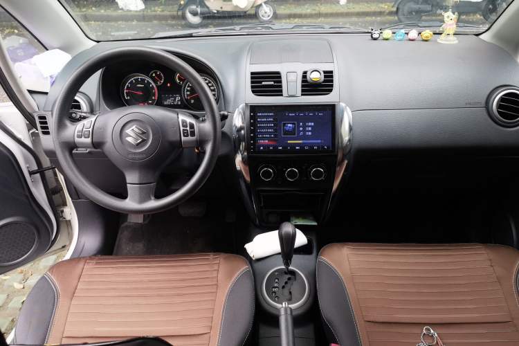 Used Suzuki SX4 2016 1.6L Automatic Classic Edition Center Console