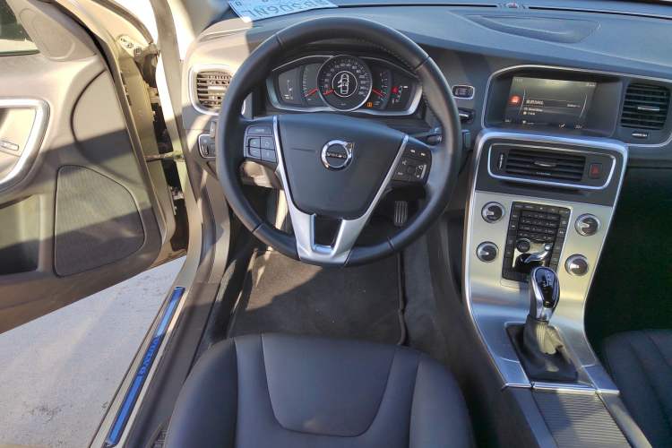 Used Volvo S60 2018 S60L T3 Smart Progress Edition
