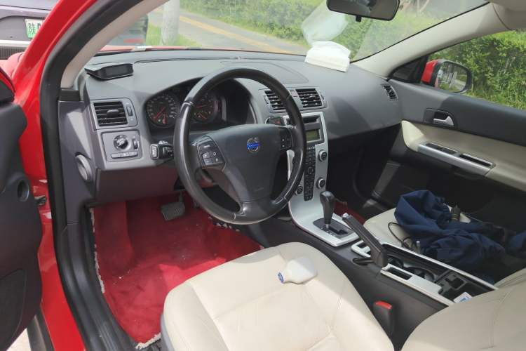 Used Volvo C30 2012 2.0L Aktiv Dynamic Package Edition Center Console