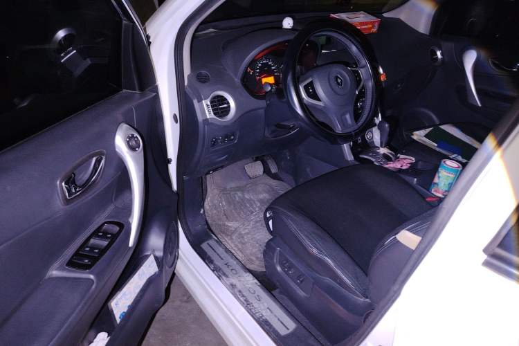 Used Renault Koleos 2010 2.5L Two-Wheel Drive Comfort Version Driver Seat