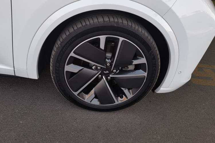 Used Li Auto L8 2025 Max Smart Refresh Edition
