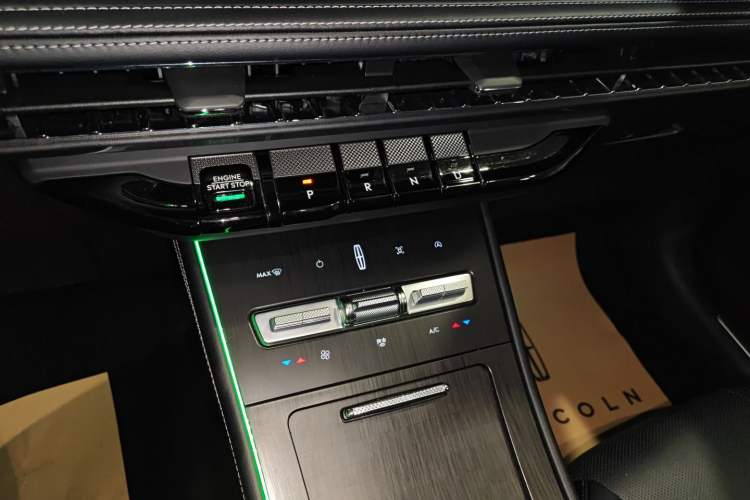 Used Lincoln Corsair 2024 2.0T Two-Wheel-Drive Luxury Edition
