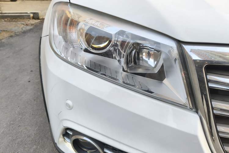 Used Haval H6 2015 Sport Edition 1.5T Automatic Two-Wheel Drive Luxury Model Right Front Headlight