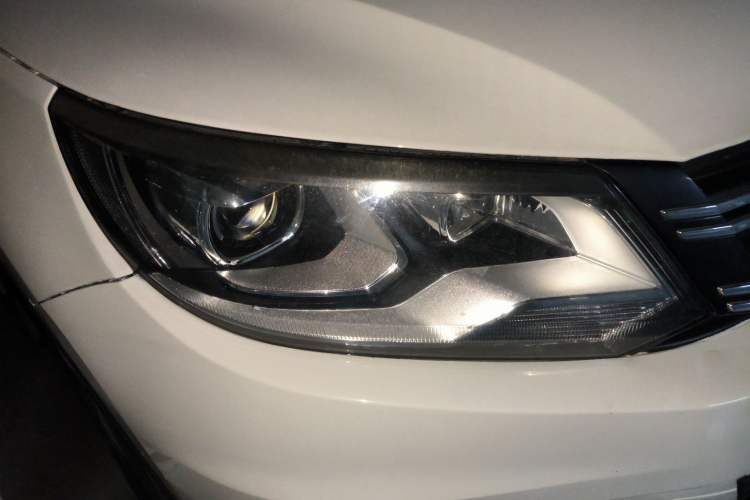Used Volkswagen Tiguan 2013 1.8 TSI Automatic Two-Wheel Drive Comfort Edition Right Front Headlight
