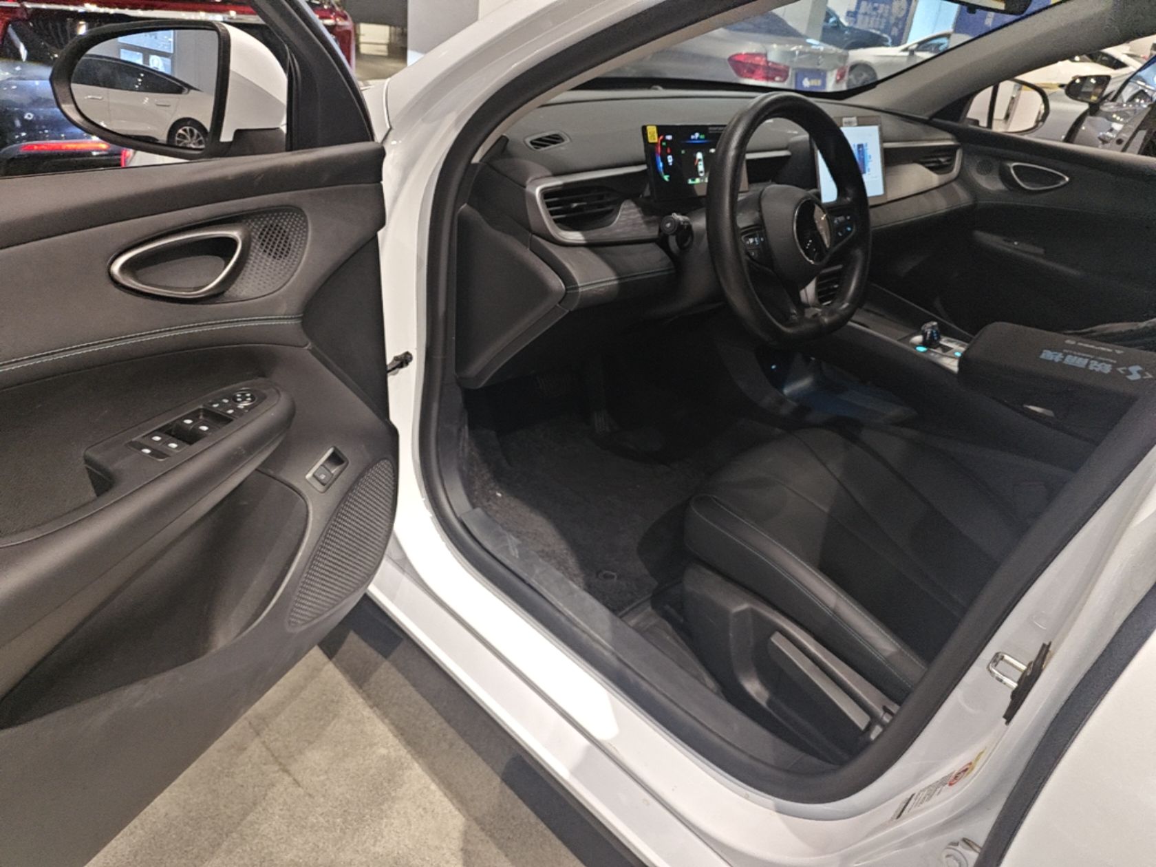 BYD Seal 05 DM-i 2025 DM-i Smart Drive 55KM Luxury Model — снимка 18