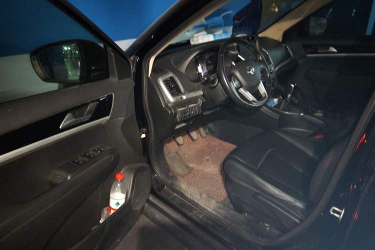 Used Dongfeng Aeolus AX7 2015 2.0L Manual Zhiyi Trim