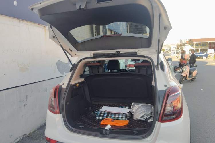 Used Buick Encore 2018 18T Automatic Two-Wheel Drive Urban Elite Model
