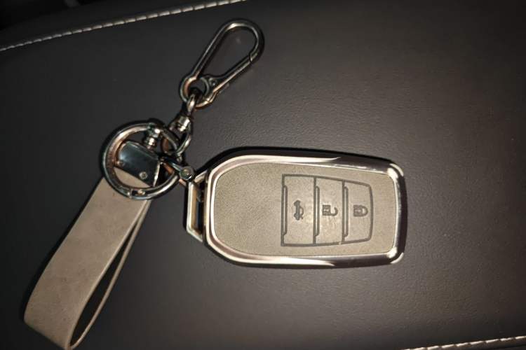 Used Toyota Camry 2024 Dual-Motor 2.0 HGVP Luxury Edition Vehicle Key