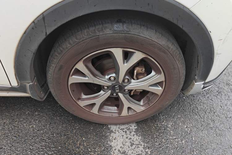 Used Kia KX3 2015 1.6L Automatic Two-Wheel Drive DLX Right Front Wheel Hub