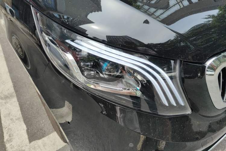 Used Mercedes-Benz Vito 2023 2.0T Elite Version 7 Seats Right Front Headlight