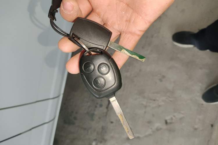 Used Ford Transit 2019 2.0T Diesel Multi-Purpose Commercial Vehicle Mid-Drive Mid-Roof 6-Seater China VI Standard