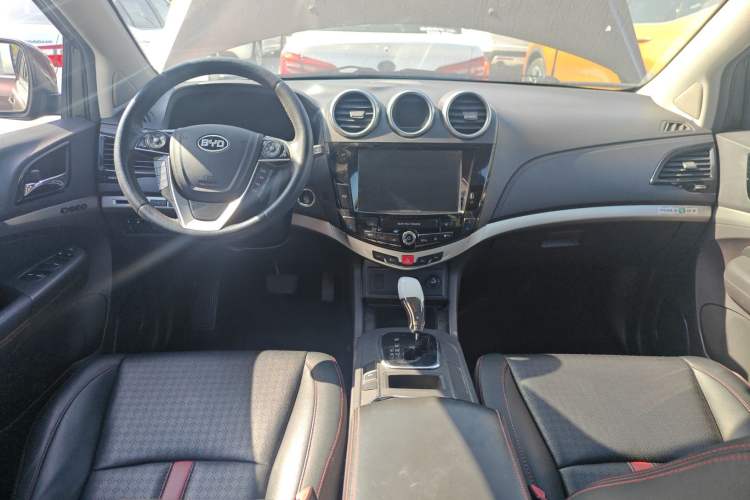 Used BYD S7 2015 2.0T Upgraded Automatic Flagship Version Center Console