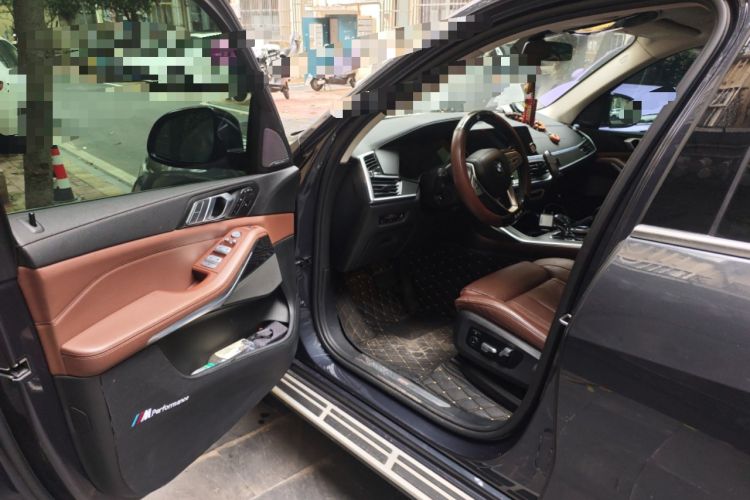 Used BMW X7 2021 xDrive40i Luxury Package with Leading Features Driver Seat