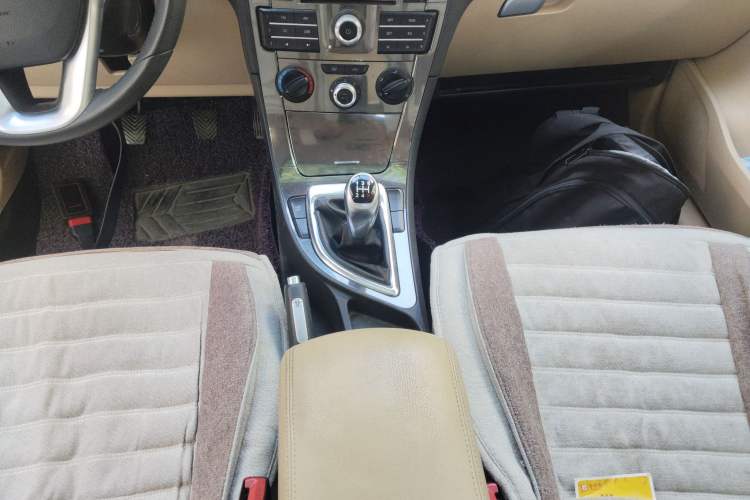 Used Brilliance V5 2012 1.6L Manual Luxury Model Gear Lever