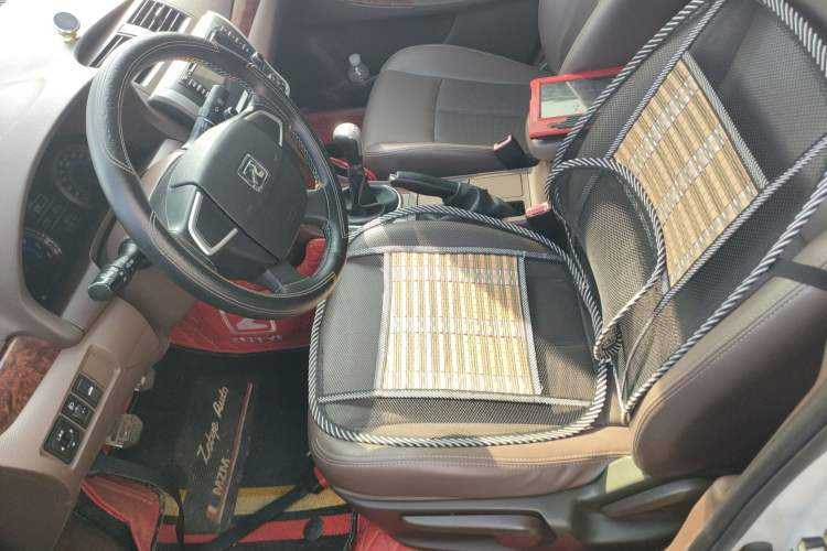 Used Zotye Z300 2016 New Vision 1.5L Manual Entry-Level Model with Sunroof
