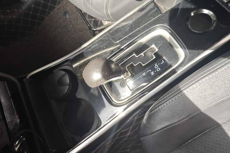 Used Mitsubishi Outlander 2018 2.0L Two-Wheel-Drive Jiale Edition 7-Seater