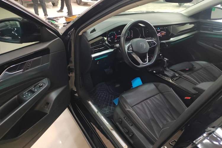 Used Volkswagen Passat 2023 Facelift 330TSI Luxury Edition
