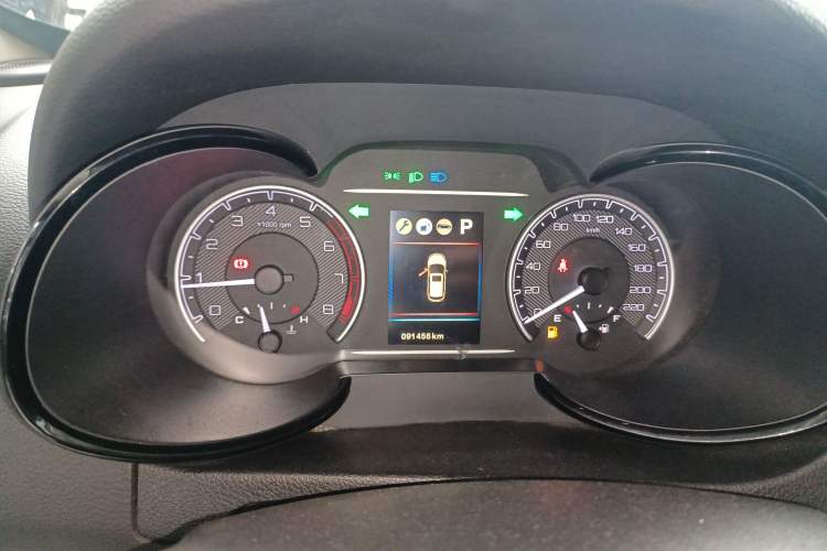 Used Dongfeng Aeolus AX7 2016 2.0L Automatic Zhiyi Trim
