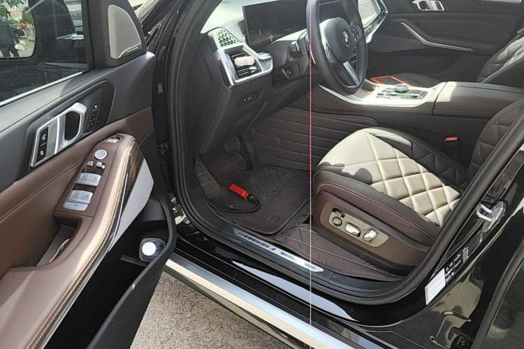 Used BMW X5 2023 xDrive 40Li M Sport Package