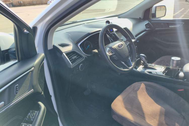 Used Ford Edge 2016 EcoBoost 245 Two-Wheel-Drive Titanium 7-Seater
