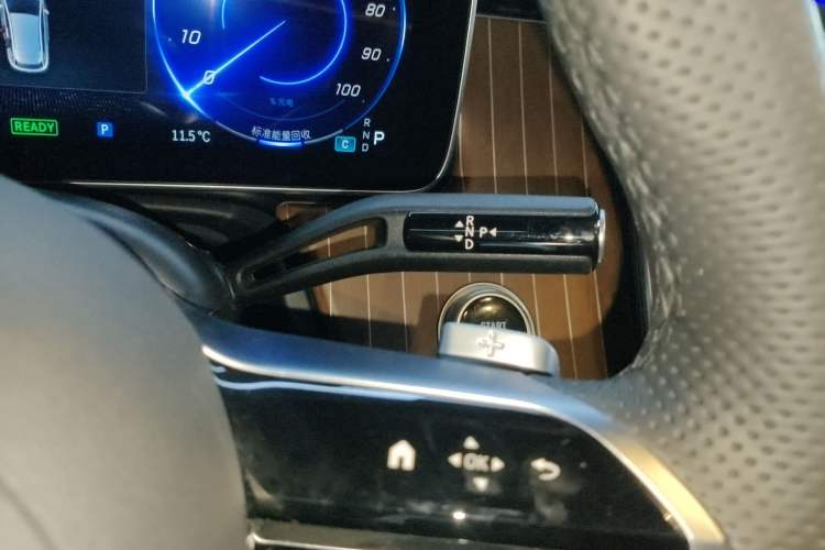 Used Mercedes-Benz EQE SUV 2023 350 4MATIC Pioneer Edition Gear Lever