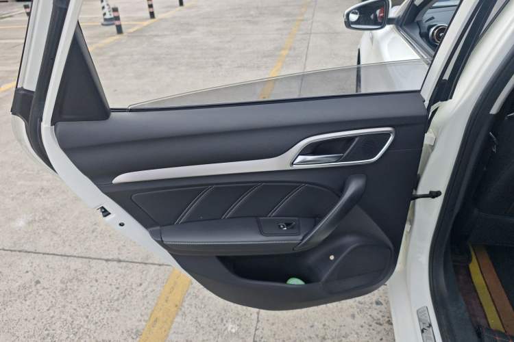 Used MG 6 2017 20T Manual Luxury Smart Connect Version China V Standard