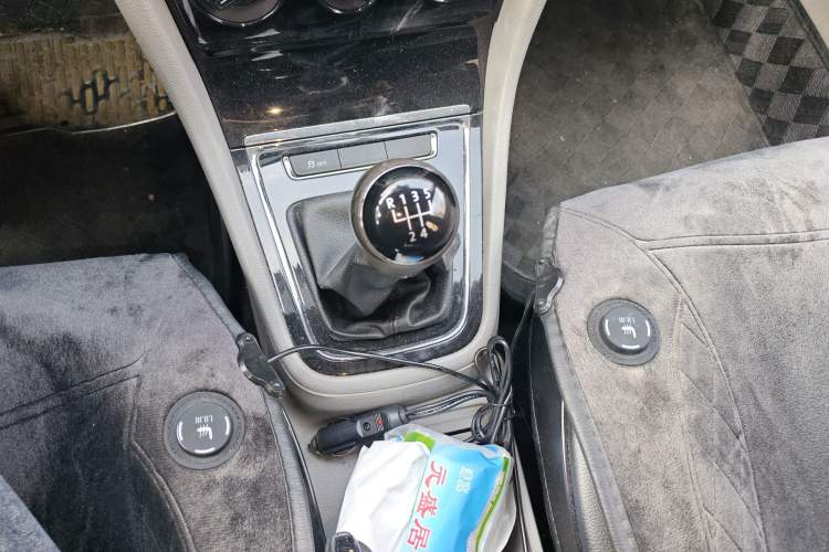 Used Volkswagen Bora 2013 1.6L Manual Fashion Edition