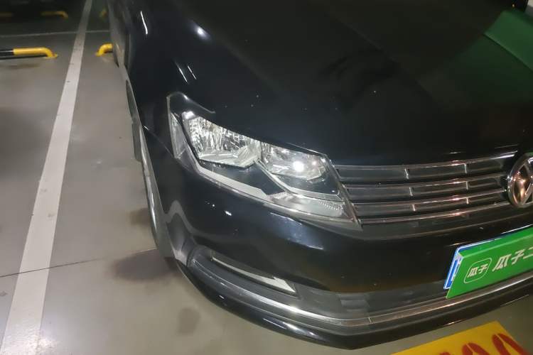 Used Volkswagen Lavida 2015 1.6L Automatic Comfort Edition Right Front Headlight