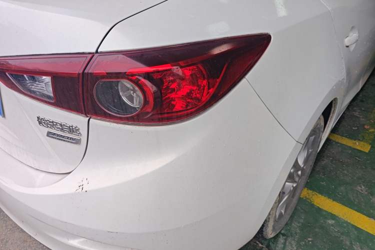 Used Mazda 3 Axela 2016 Sedan 1.5L Automatic Comfort Model
