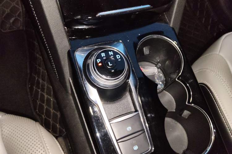 Used Ford Escape 2020 EcoBoost 245 Two-Wheel-Drive Titanium Edition
