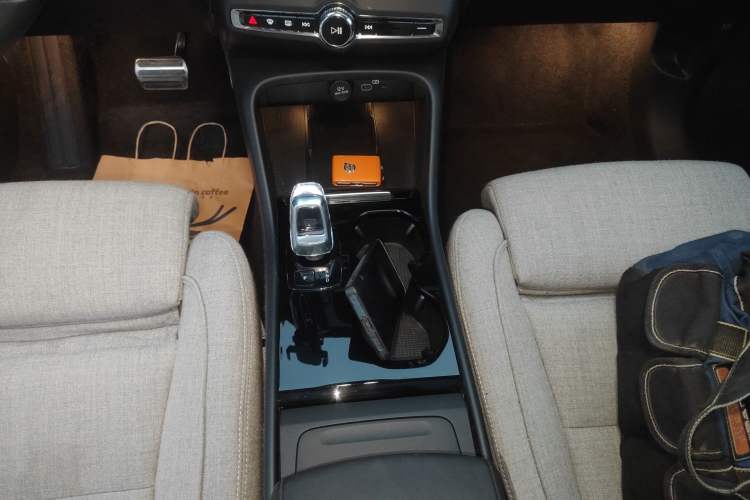 Used Volvo XC40 New Energy 2023 Four-Wheel-Drive High-Performance Version
