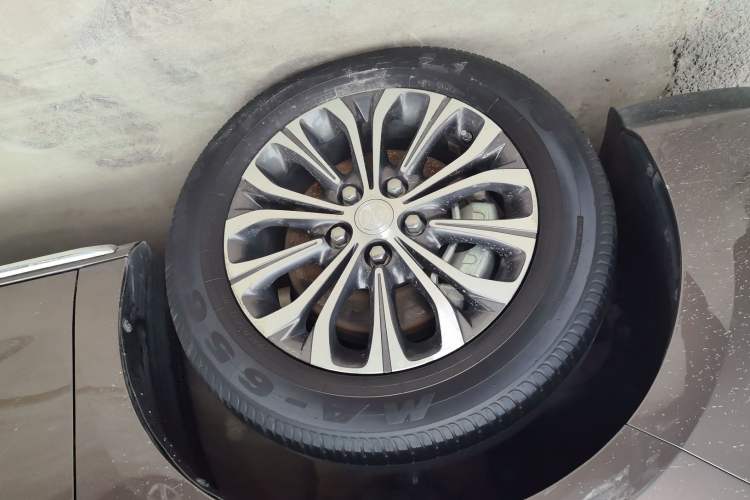 Used Buick GL8 2023 Facelifted Land Cruiser Executive Luxury Version
