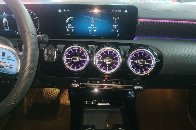 Used Mercedes-Benz A-Class 2022 Revised Version A 200 L Sport Sedan Fashionable Style Audio And AC Panel