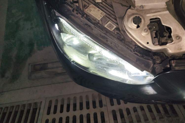 Used Mercedes-Benz E-Class 2021 E 300 L Sport Premium Edition Right Front Headlight