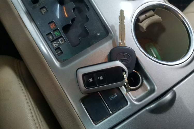 Used Toyota Highlander 2012 2.7L 2WD 5-Seater Elite Edition
