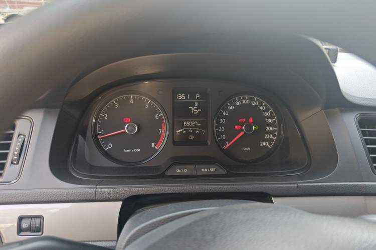 Used Volkswagen Gran Lavida 2013 1.6L Automatic Fashion Model Instrument Cluster