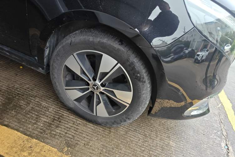 Used Mercedes-Benz V-Class 2022 V 260 Prestige Edition Right Front Wheel Hub