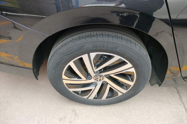 Used Volkswagen Lavida 2023 280TSI DSG Starry Sky Deluxe Edition Right Rear Wheel Hub