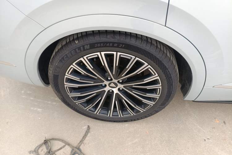 Used Deepal S09 2025 Rear-Drive Ultra+ Right Rear Wheel Hub