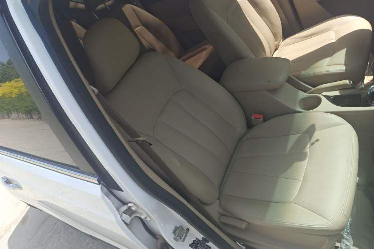 Used Baojun 730 2016 1.5L Manual Comfort Version 7 Seats China V Emission Standard Right Front Seat