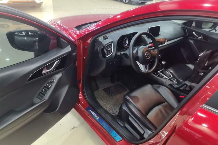 Used Mazda Mazda 3 Axela 2016 Sedan 1.5L Automatic Luxury Model
