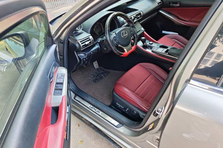 Used Lexus IS 2015 200t F SPORT
