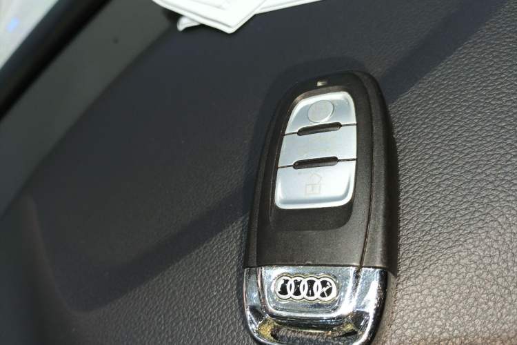 Used Audi Q2L 2018 35 TFSI Launch Exclusive Edition China VI Vehicle Key