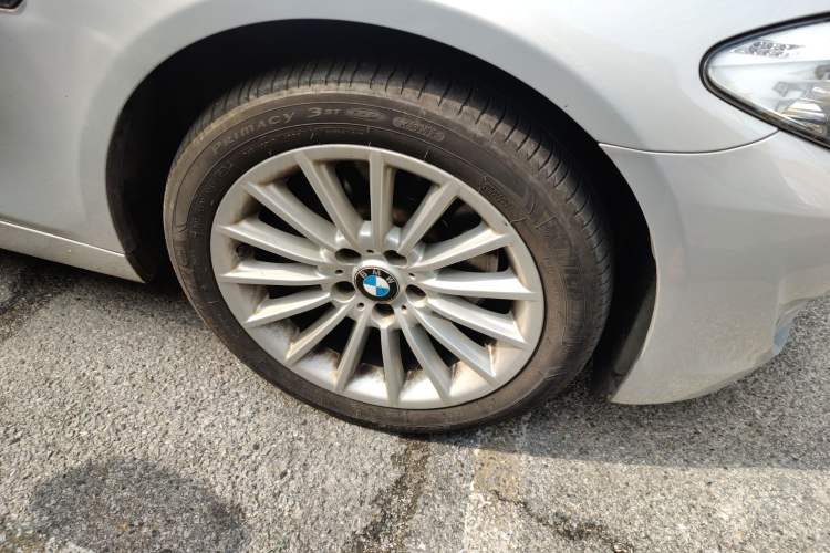 Used BMW 5 Series 2012 535Li Luxury Model Right Front Wheel Hub