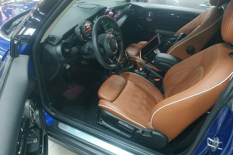 Used MINI 2018 1.5T COOPER Artist Driver Seat